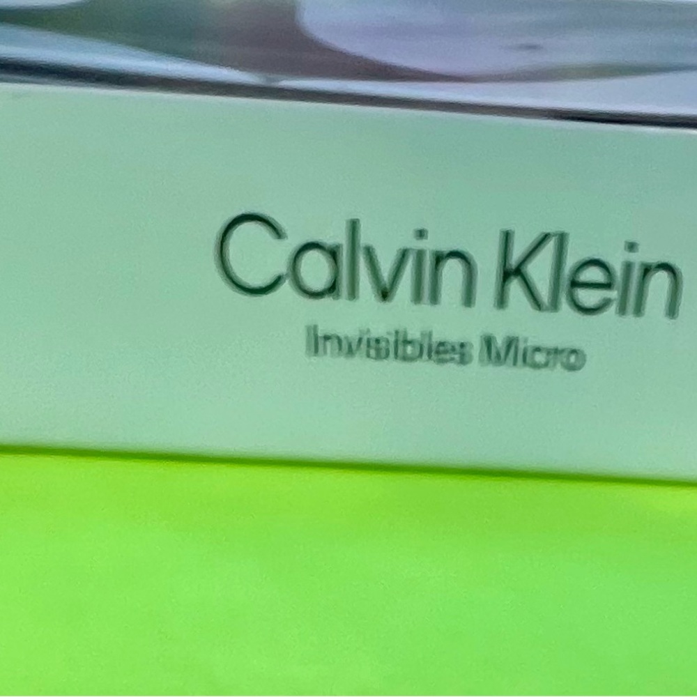 NIB Calvin Klein Womens invisibles micro - Picture 3 of 4